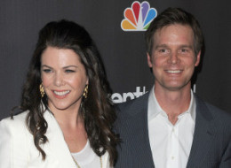 Lauren Graham Talks Dating Peter Krause, Her Onscreen Brother