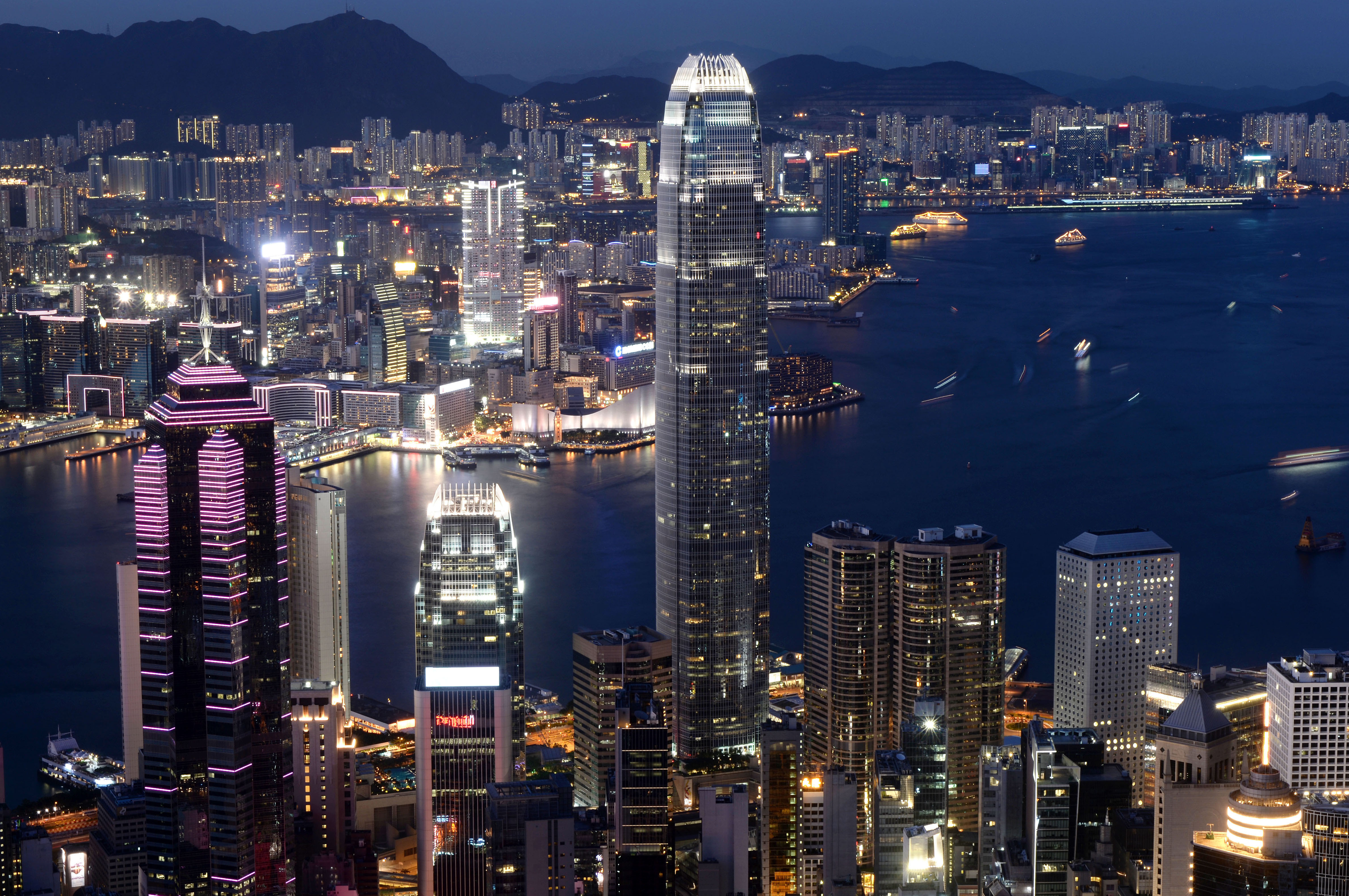 the centre skyscraper hong kong