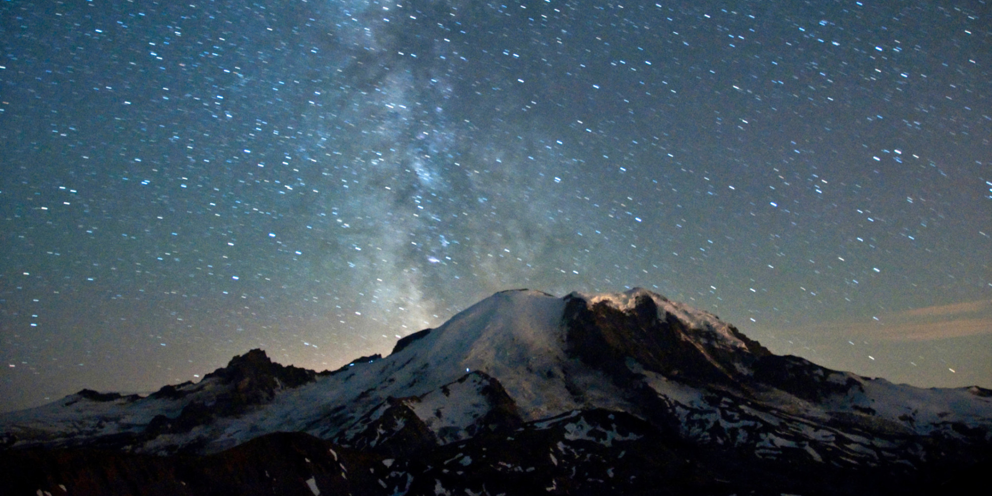 Mount Rainier Is Beautiful, And It Looks Even Better Under The Stars ...