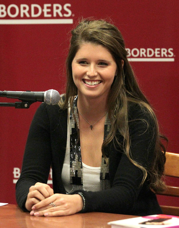 Katherine Schwarzenegger 20 Signs Her New Book Photos Huffpost