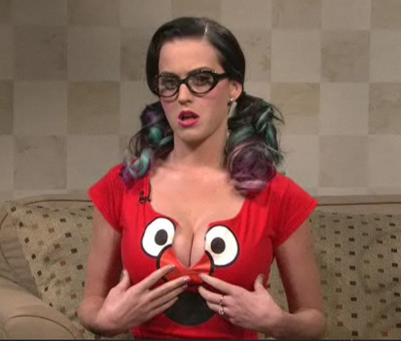 Katy Perry On SNL: Cleavage & An Elmo Shirt (VIDEO, PICTURES)