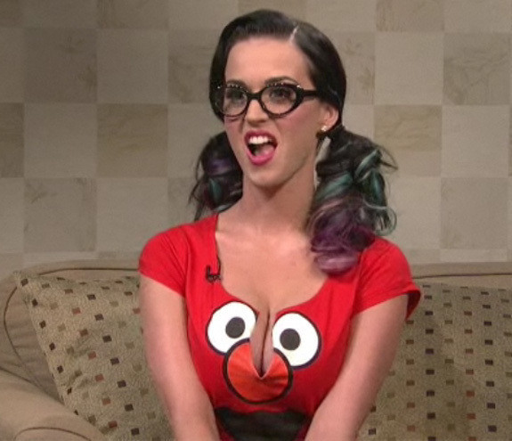 Katy Perry On Snl Cleavage And An Elmo Shirt Video Pictures Huffpost 