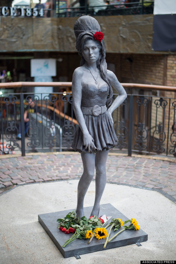 amy winehouse statue