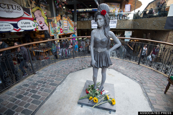 amy winehouse statue