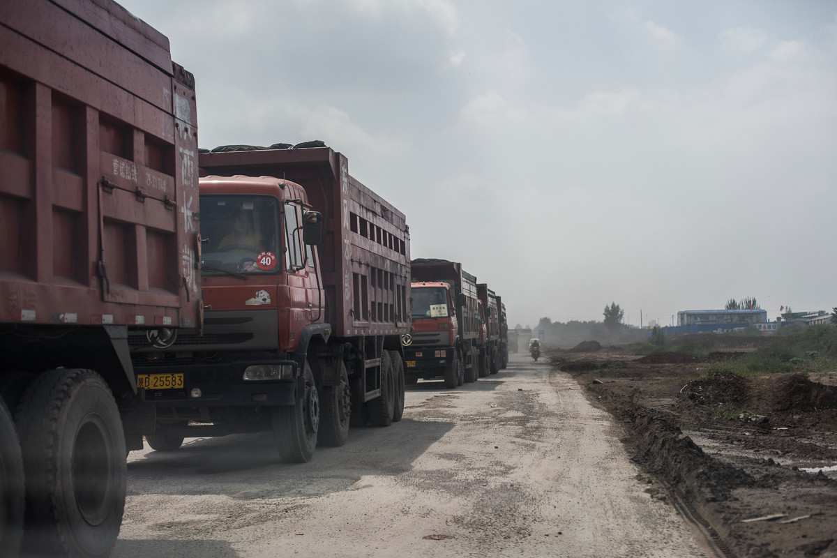 coal trucks and zhaojin