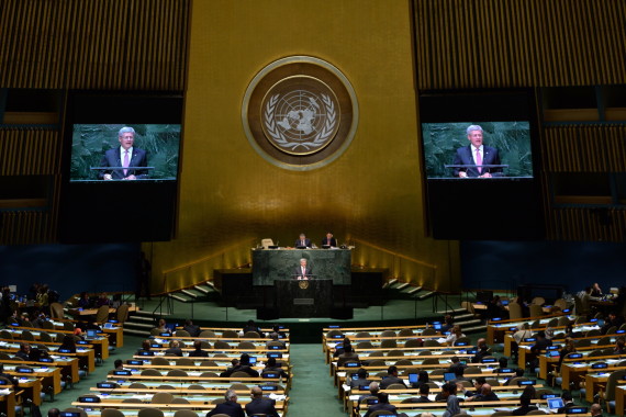 Оон 2014. Комитеты Генеральной Ассамблеи ООН. Совет безопасности ООН эмблема. ООН штаб квартира где находится.
