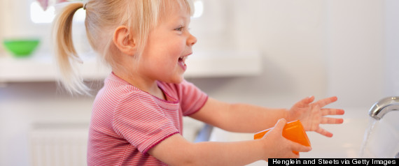 kids wash hands