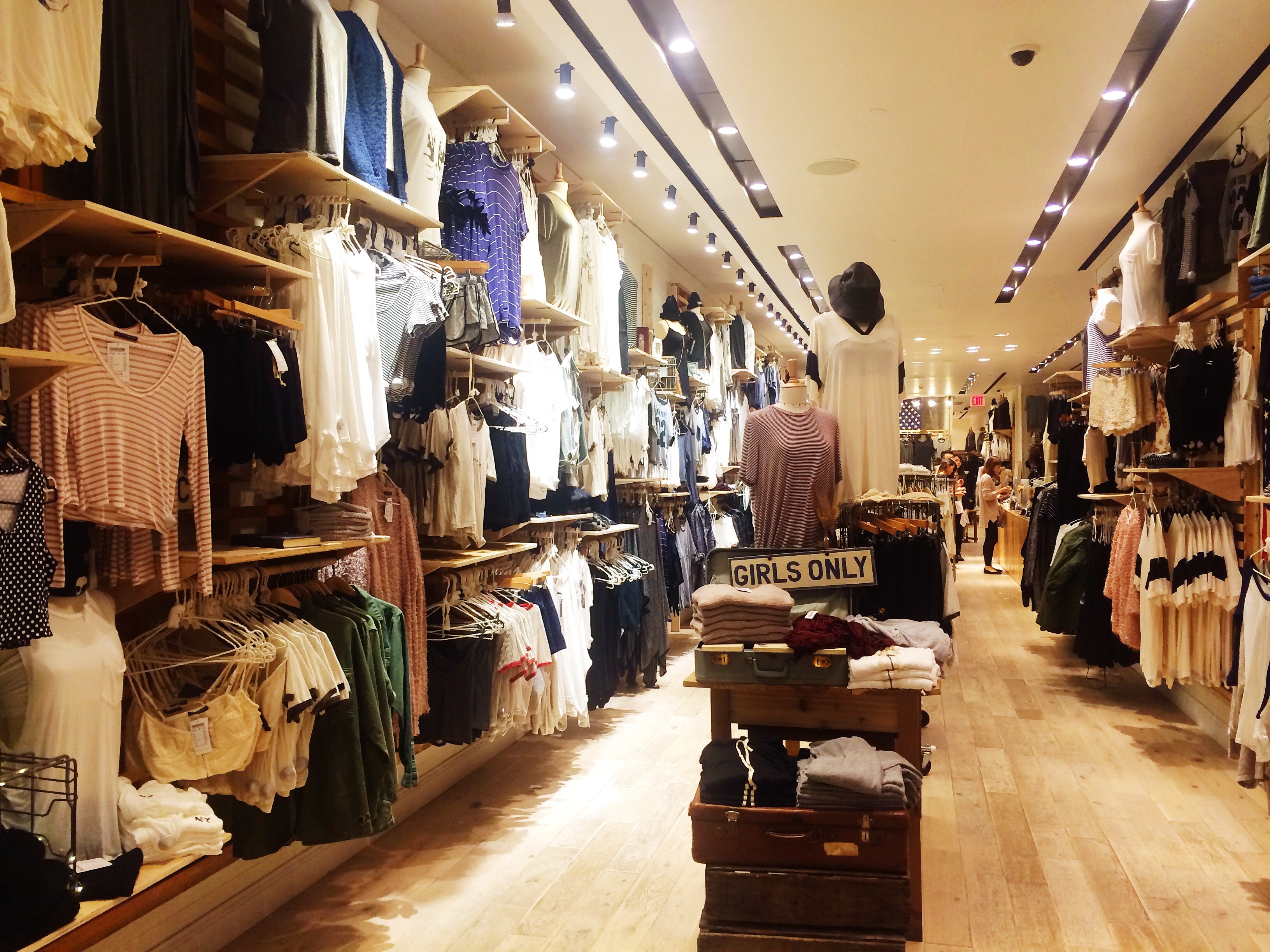 inside brandy melville store