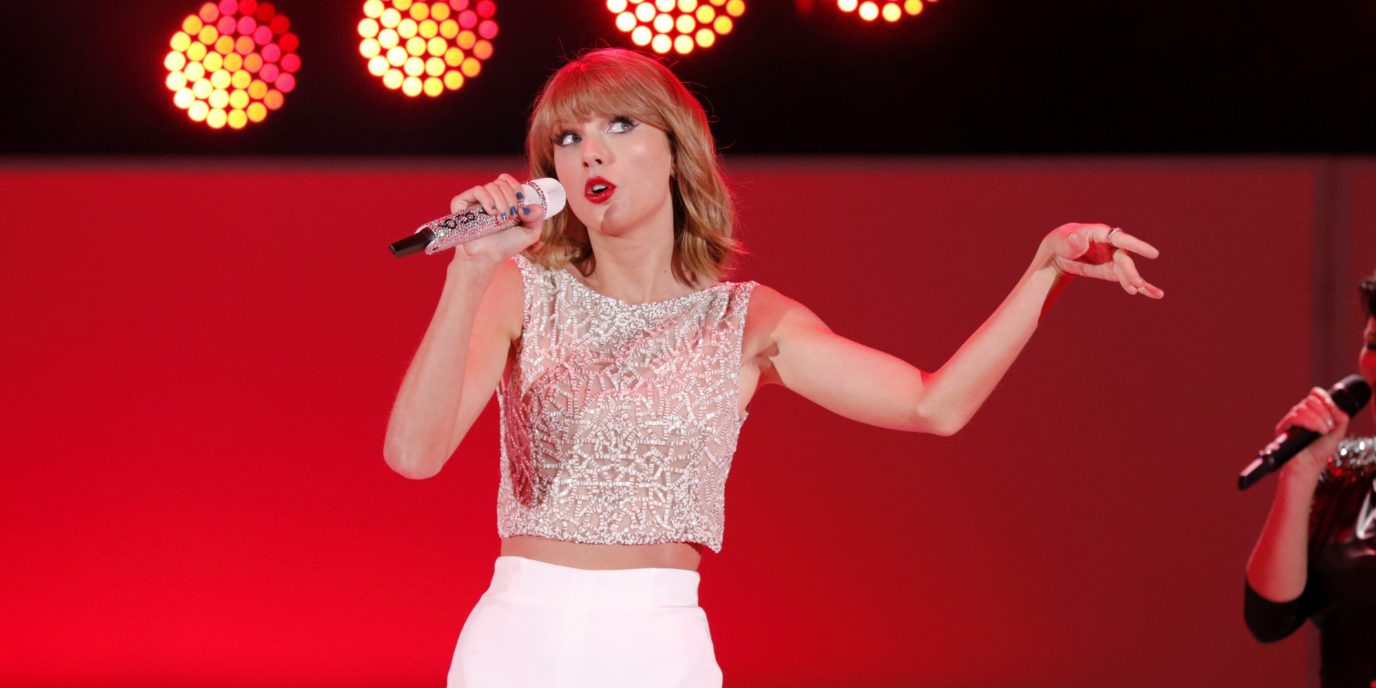 Taylor Swift's '1989' Sells More Than 1 Million Copies In First Week ...