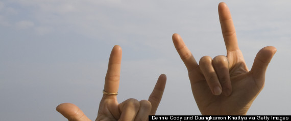 https://i.huffpost.com/gen/2264562/thumbs/r-HANDS-SIGN-LANGUAGE-1110-large570.jpg