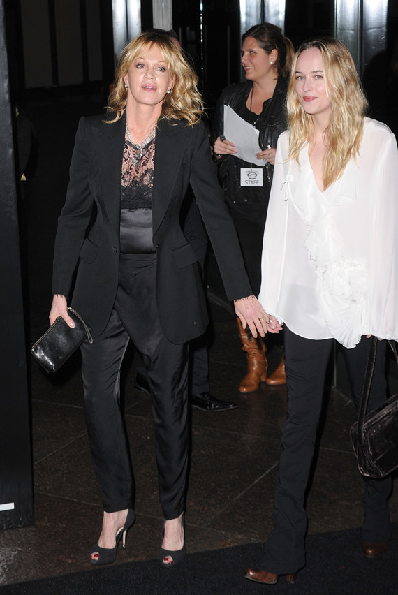 Melanie Griffith And Daughter Dakota Johnson Step Out Photos Huffpost 