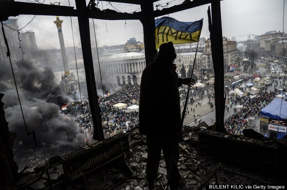 demonstrator balcony kiev independence square