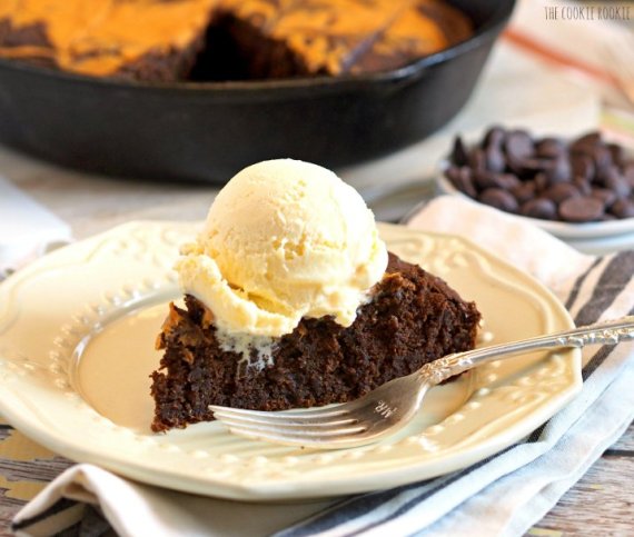 You Can Make Pumpkin Pie Brownies IN A SKILLET | HuffPost