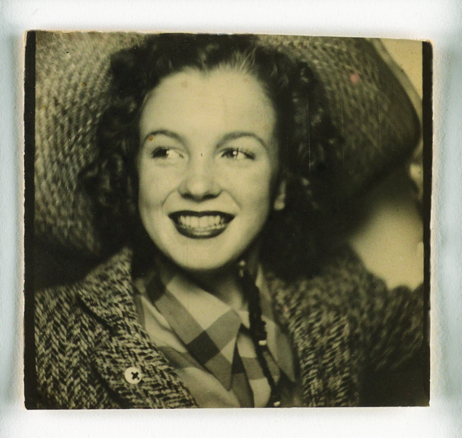 Before She Was Marilyn Monroe Norma Jeane Baker Took A Selfie Huffpost Entertainment