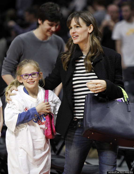 Jennifer Garner Takes Daughter Violet To LA Clippers vs. Boston Celtics ...