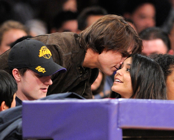 Tom Cruise &amp; Son Connor At Lakers Game (PHOTOS) | HuffPost