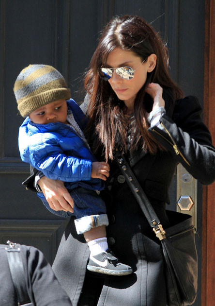 Sandra Bullock Steps Out With Baby Louis (PHOTOS) | HuffPost Entertainment