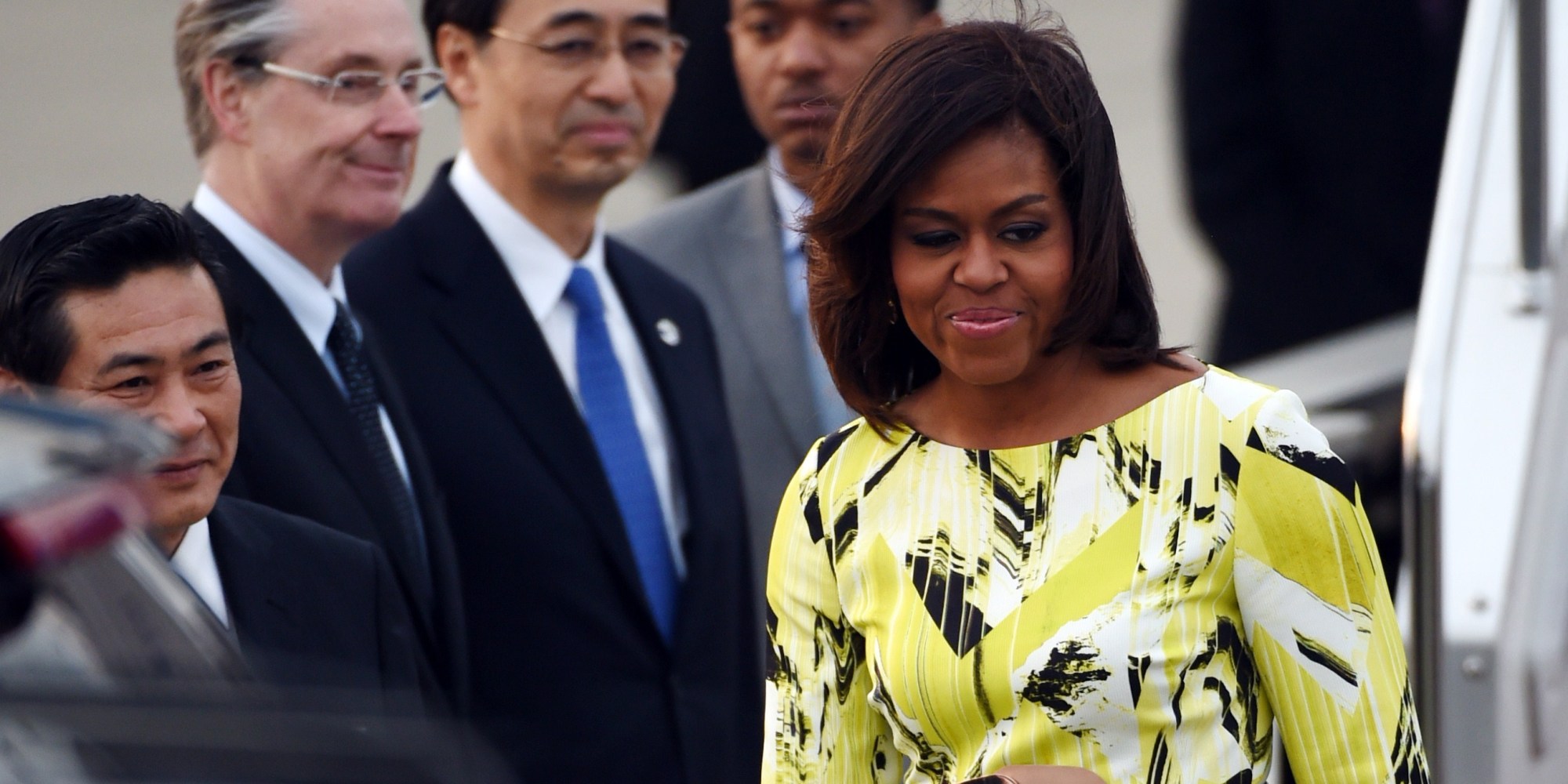 Michelle Obama Arrives In Japan In Jet-Setting Kenzo Dress | HuffPost