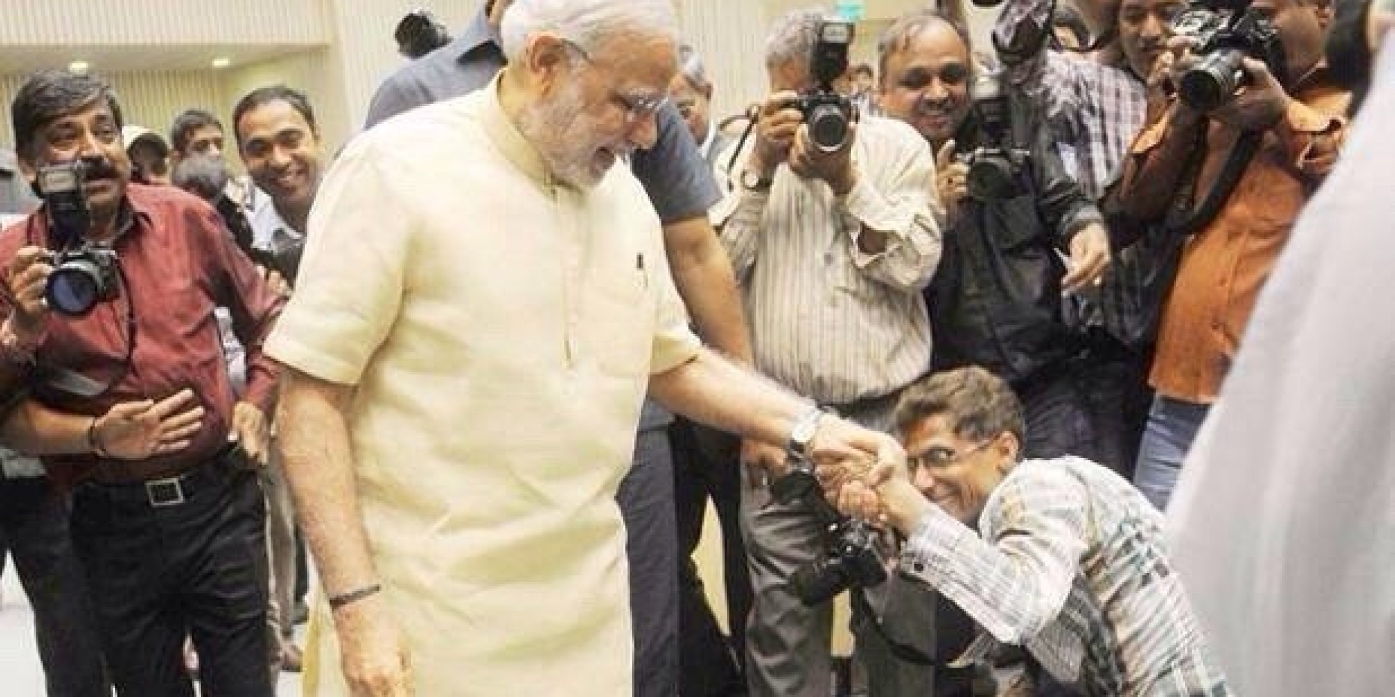 When PM Narendra Modi Lent A Helping Hand To A Photo Journalist