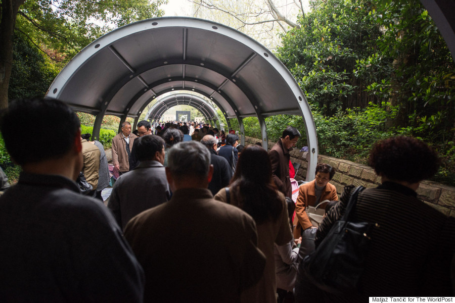 crowd tunnel