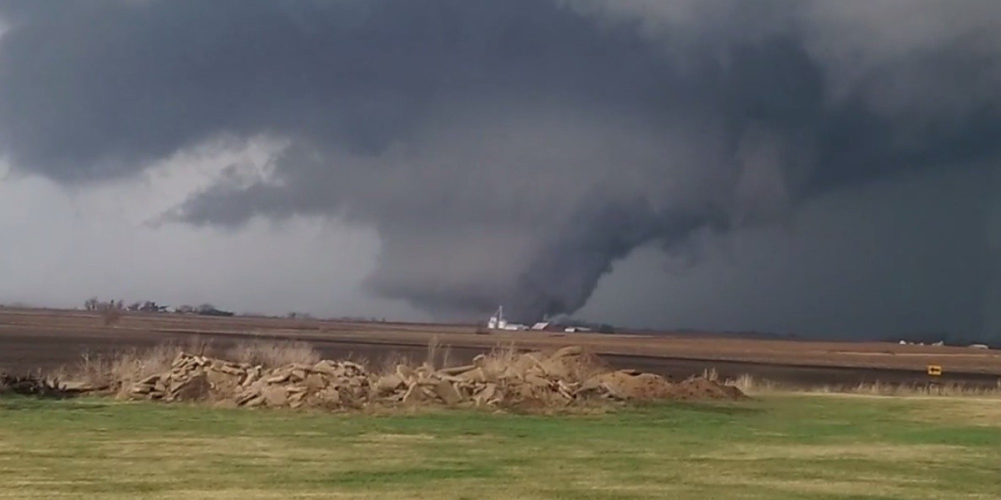 Massive Tornado Hits Northern Illinois, Reports Of Heavy Damage | HuffPost