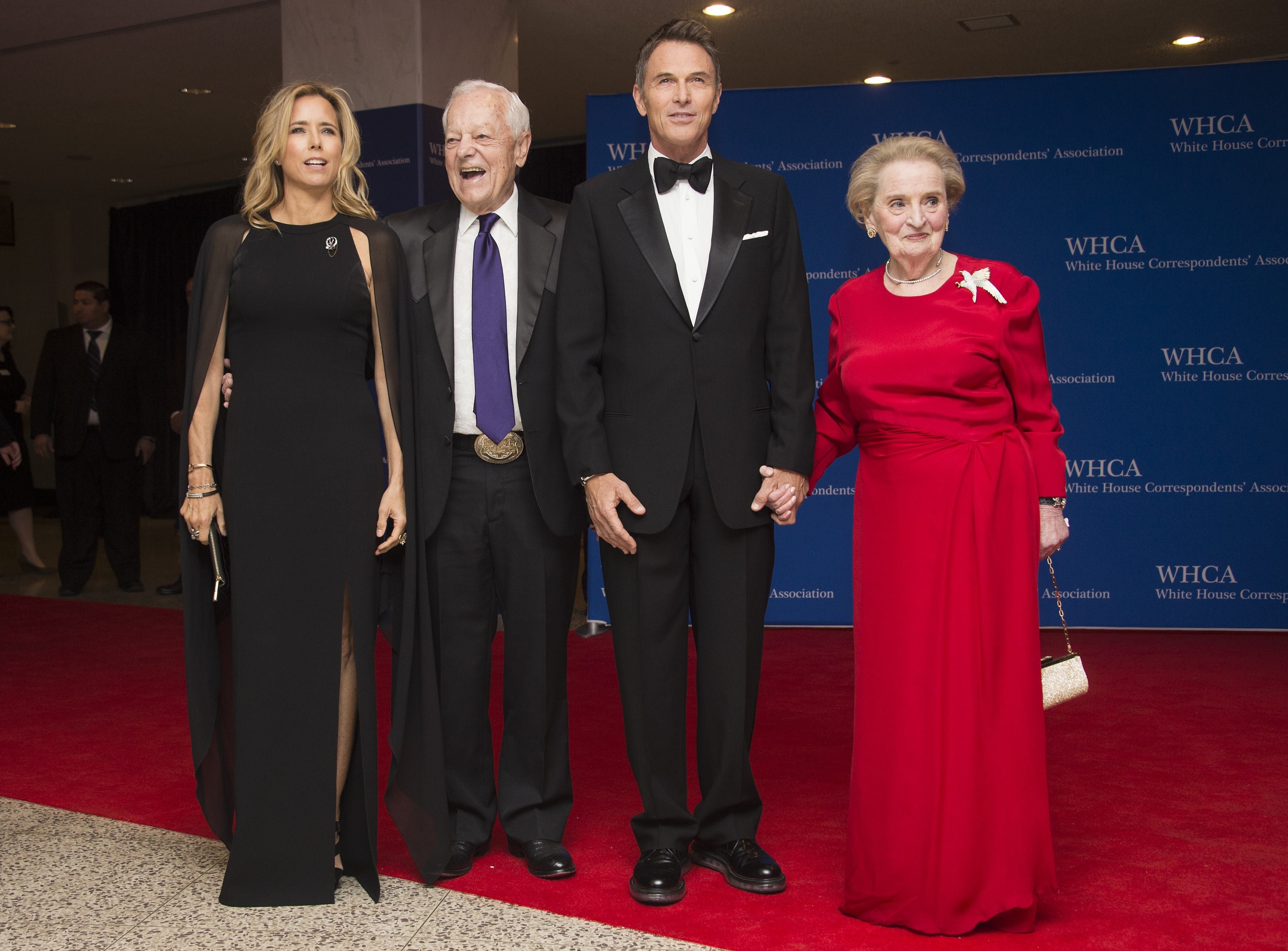 Téa Leoni, Tim Daly Make Their Red Carpet Debut At White House