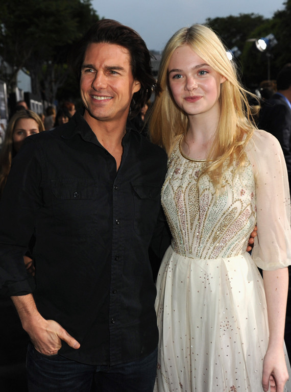 Tom Cruise And Elle Fanning At Super 8 Premiere Photos Huffpost 