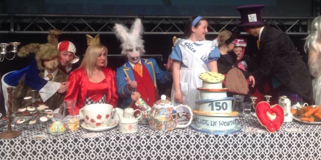 Village Sets Jam Tart Record At A Sweet Alice In Wonderland Celebration ...