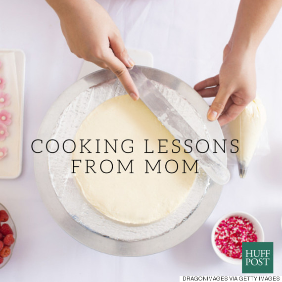 https://i.huffpost.com/gen/2925568/thumbs/o-COOKING-LESSONS-FROM-MOM-570.jpg?16