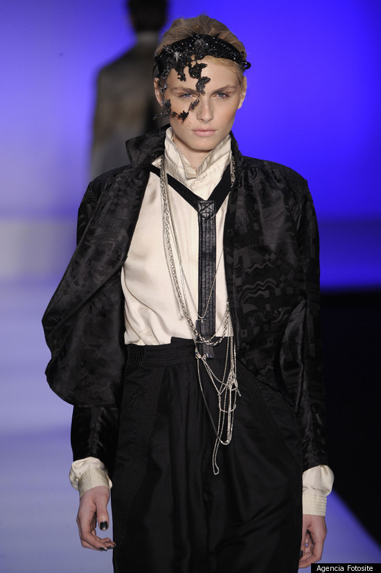 Andrej Pejic Dons Both Menswear & Womenswear On Brazilian Runway ...