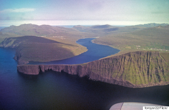 lake sørvágsvatn