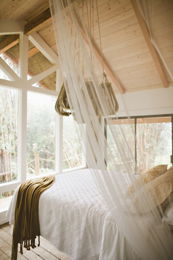 canopy bed