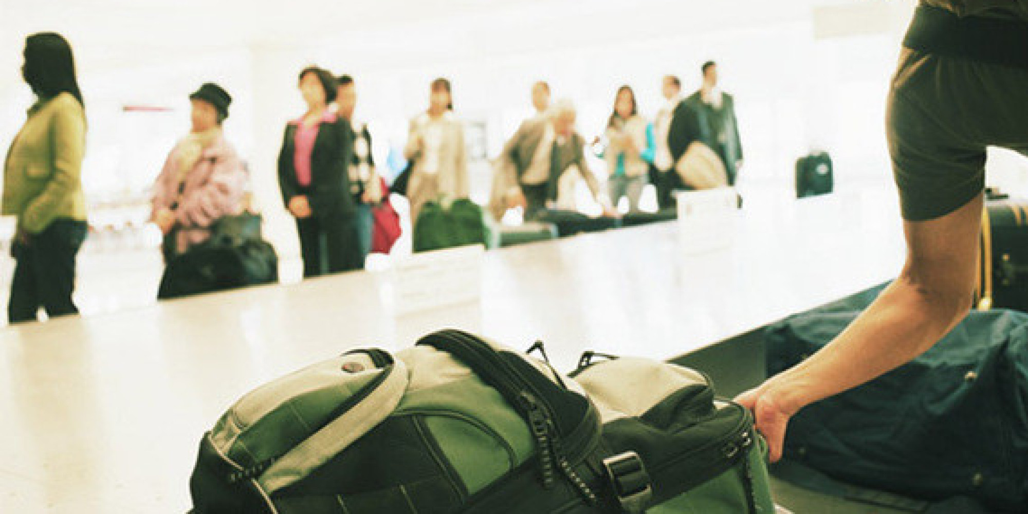 Here's The Real Way Checked Bags Get Loaded on a Plane | HuffPost