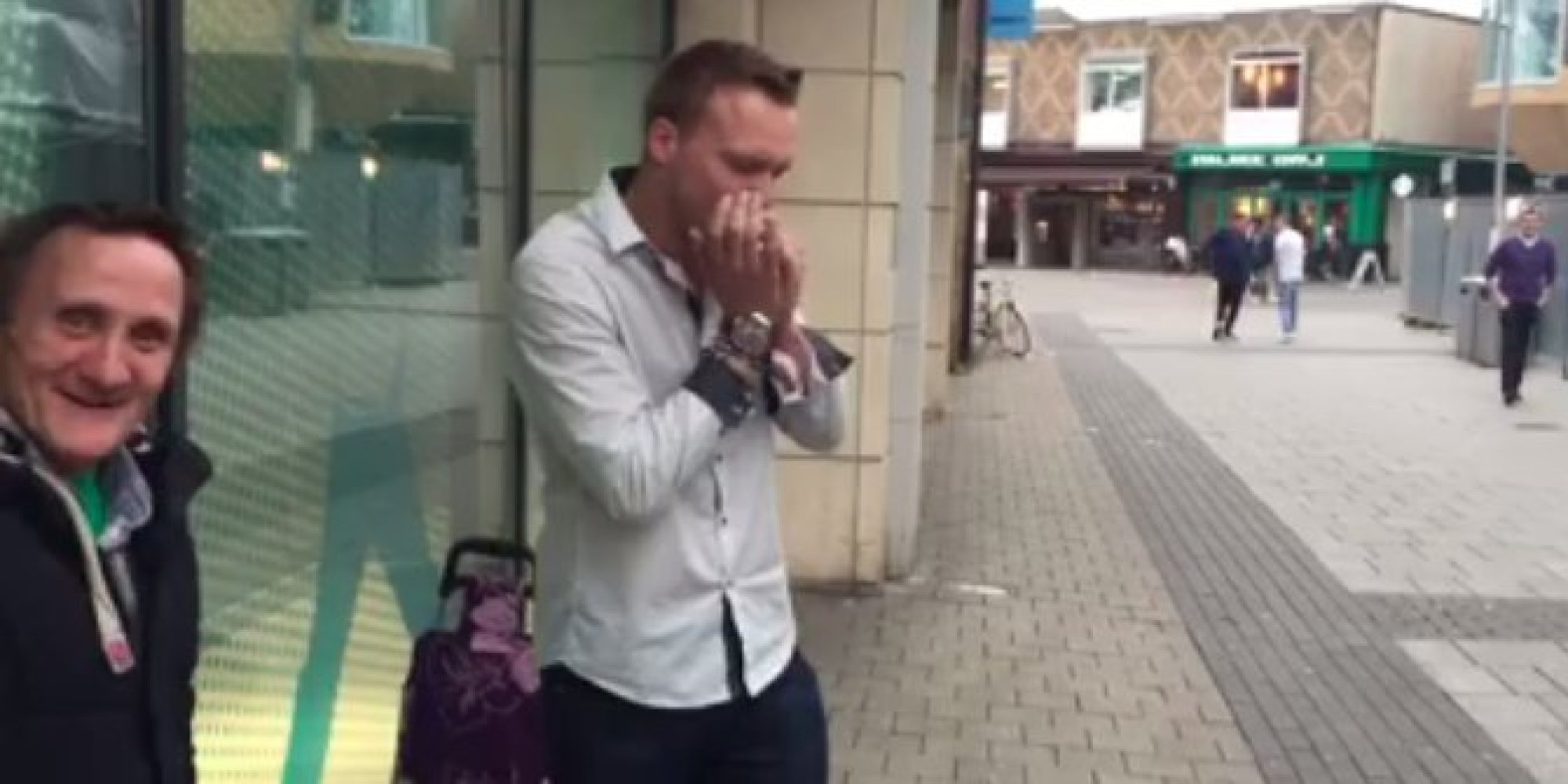 Video Of Guy Helping Raise Money For Homeless Man By Beatboxing On A ...