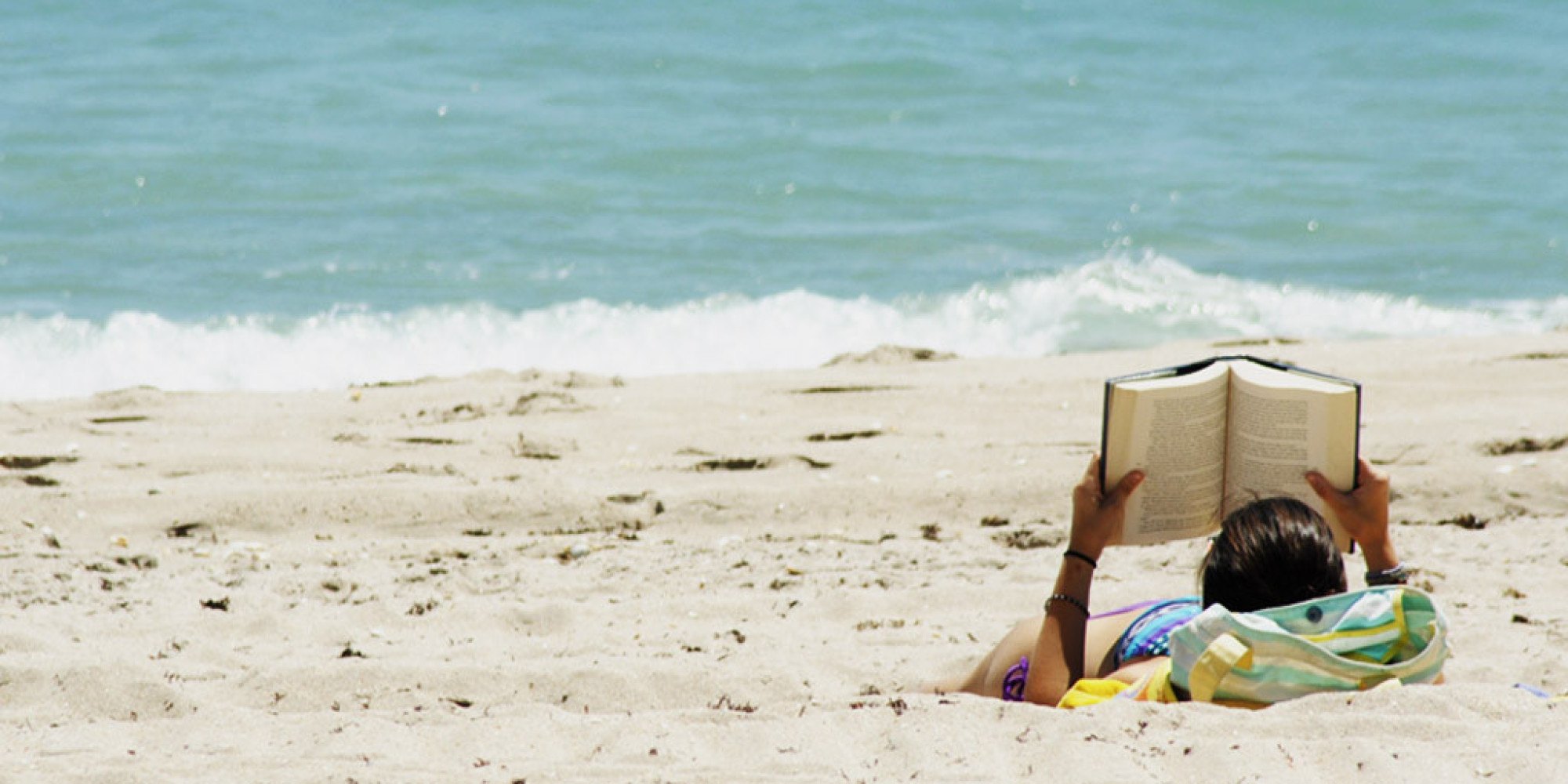 Чтение на пляже. Сон на пляже. Beach read. Книга море.