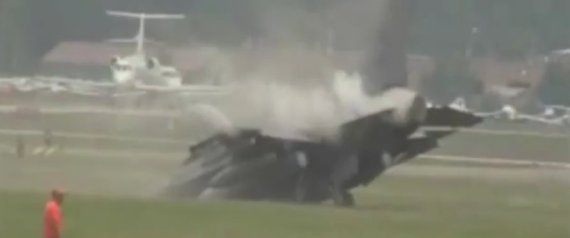 F-16 Flies Off Runway At Wisconsin Air Show, Pilot Uninjured (VIDEO)