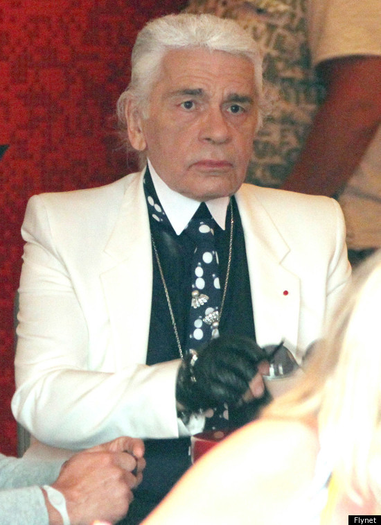 Karl Lagerfeld Removes His Sunglasses (PHOTO) | HuffPost