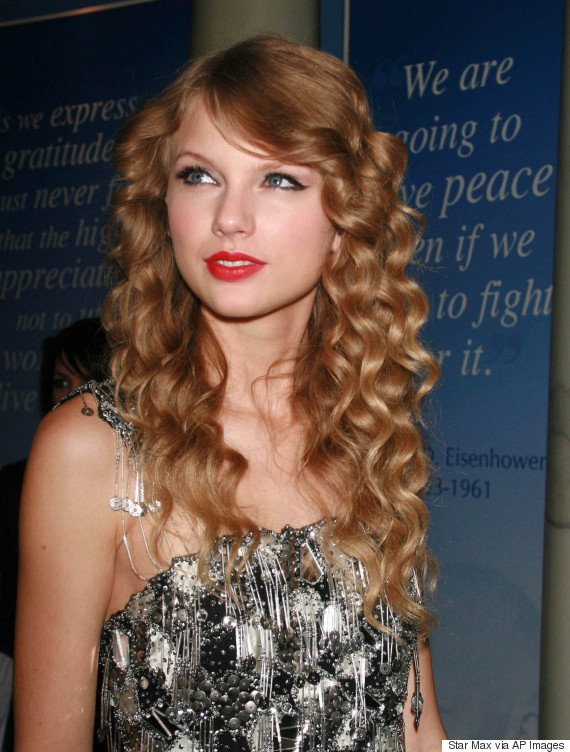 taylor swift curly hair