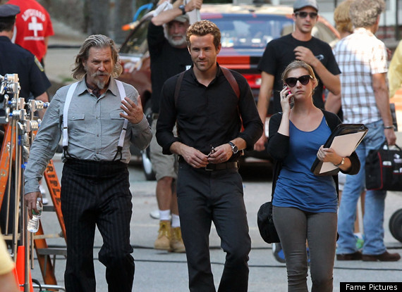 Ryan Reynolds Jeff Bridges In Ripd Set Pics Photos Huffpost Entertainment 