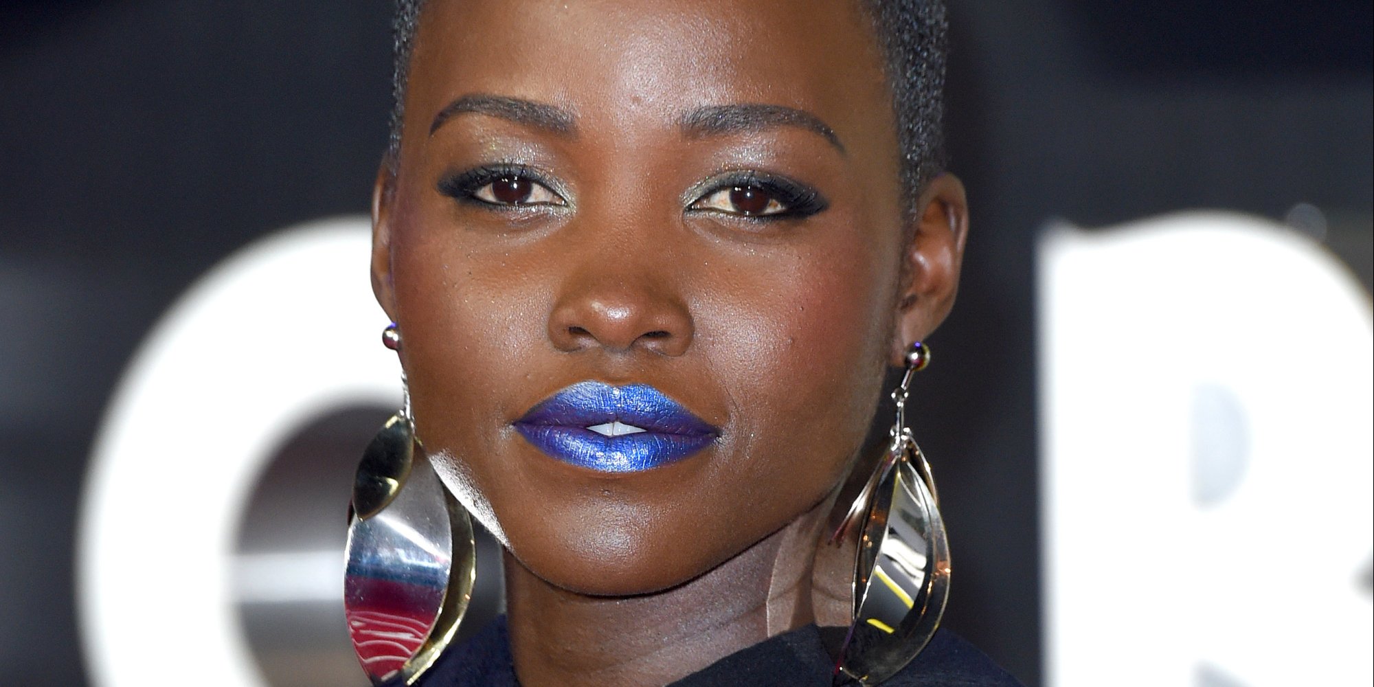 Lupita Nyong'o Rocks Metallic Blue Lipstick At 'Star Wars: The Force ...