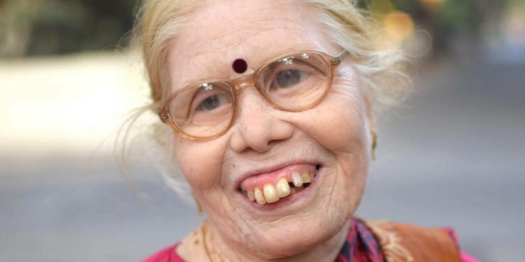 Бабушка без зубов. Старая бабушка страшная.
