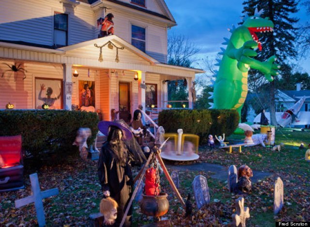 It's Halloween Time At Lohr Haunted Manor In 'Eerie,' Pa