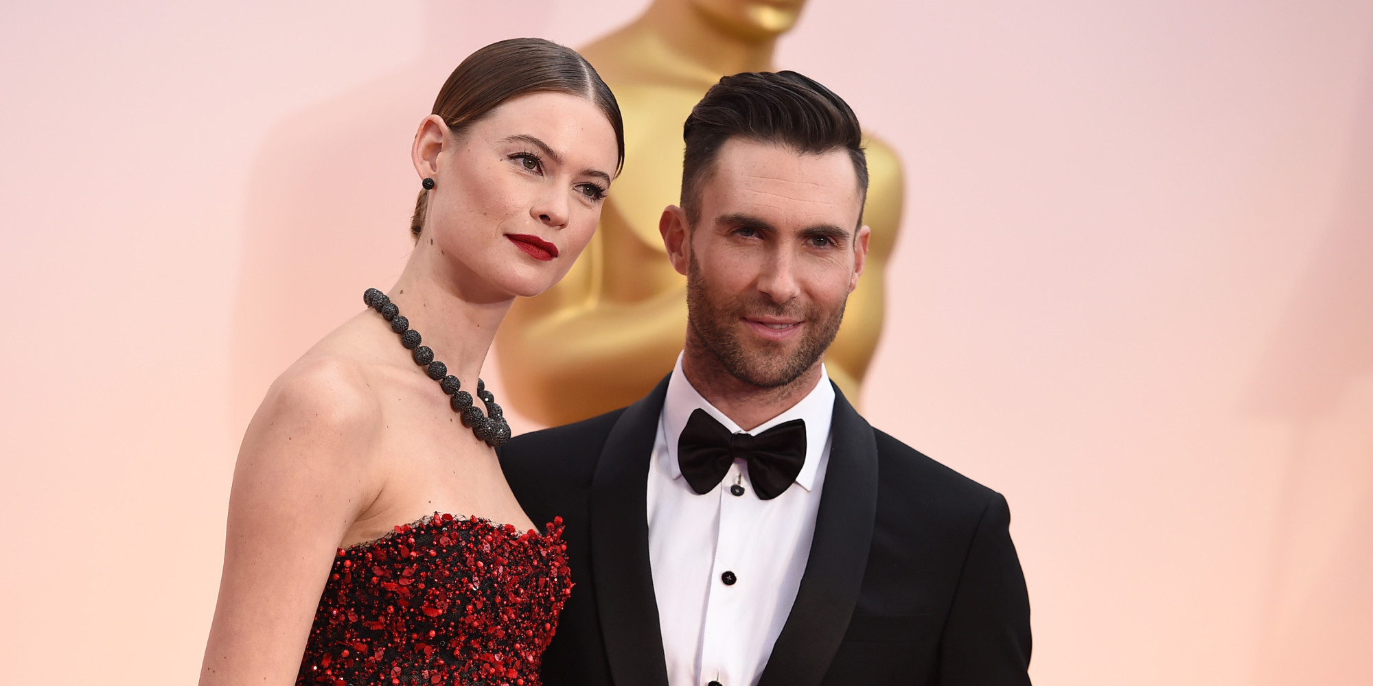 Adam Levine Instagram: The Singer Takes Hilarious Pregnancy Selfie With ...