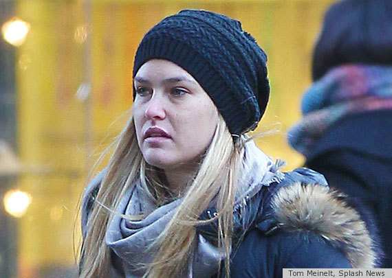 Bar Refaeli Without Makeup Goes Shopping In New York Photos Huffpost Life 