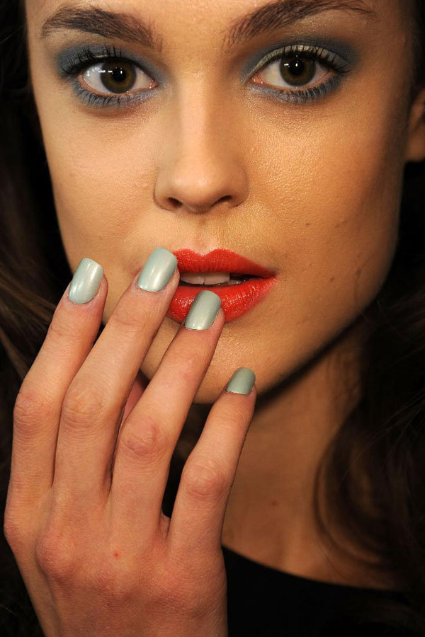 How To Get Your Manicure To Last For Two Weeks | HuffPost Life