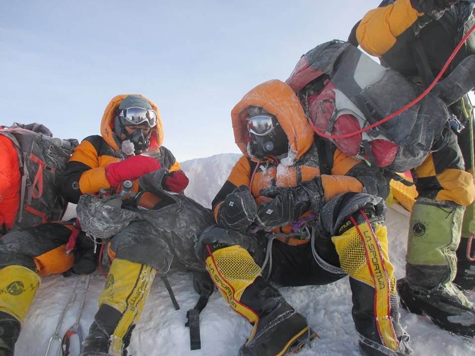 'First Indian Couple' To Scale Mt Everest Morphed Their Summit Photos ...