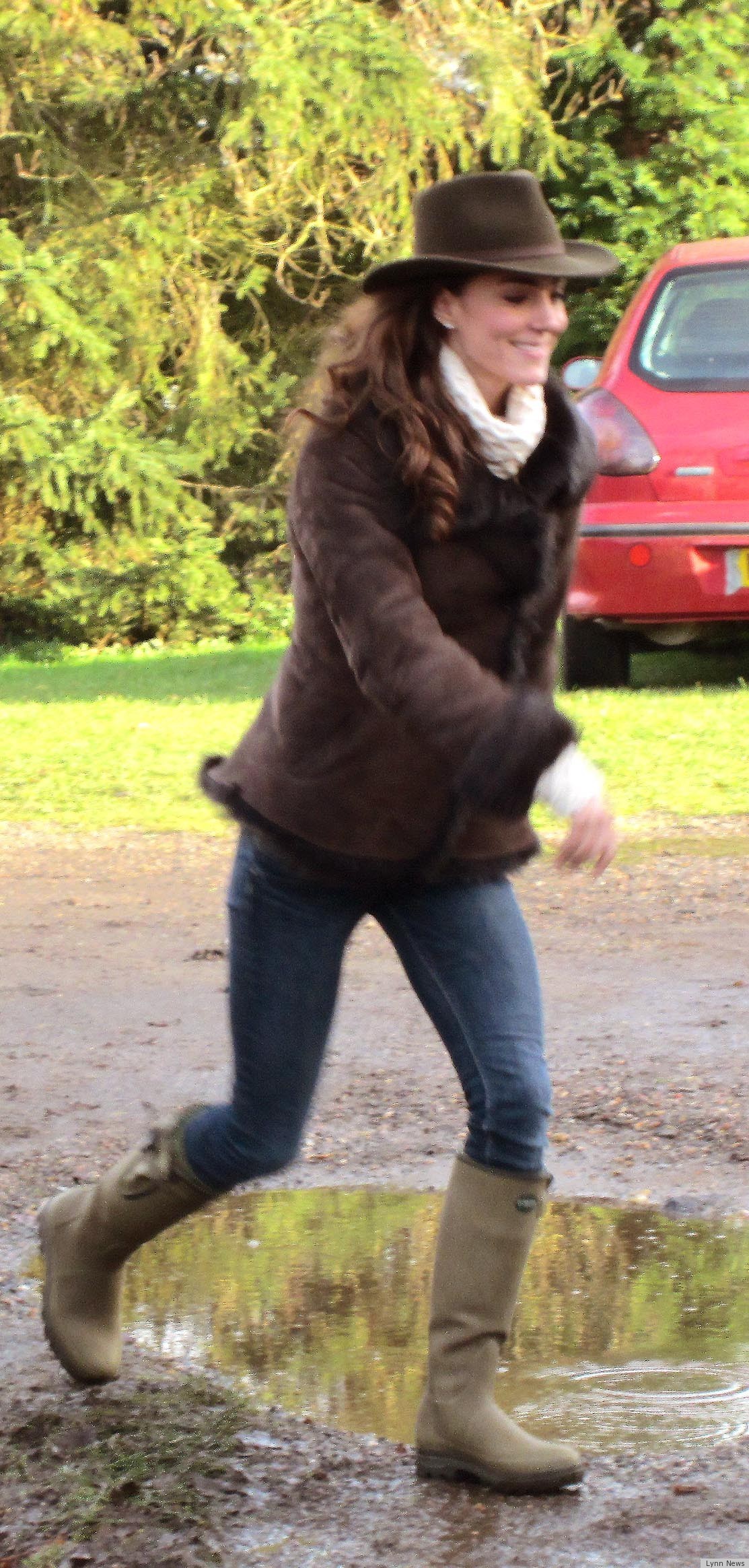 Kate Middleton Dons Hat, Wellies For Football On Christmas Eve 2011 | HuffPost Life