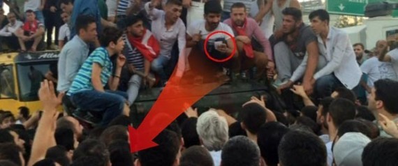بالصورة ..."أنا متزوج وزوجتي حامل".. لماذا كتبها أحد الانقلابيين داخل مدرعته؟ n TRKYA large570