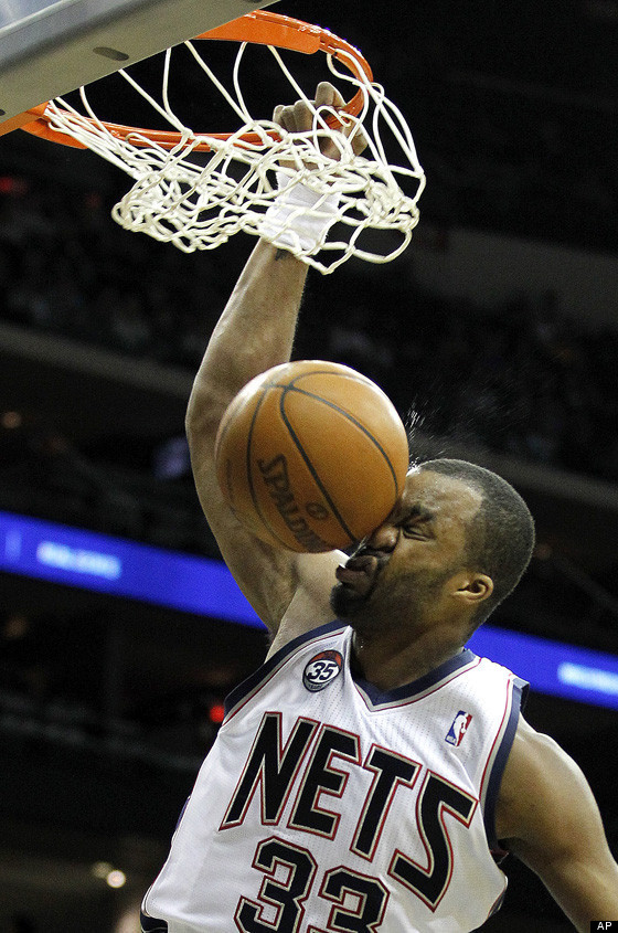 LeBron James throws down posterizing dunk on Kevin Love, who has hilarious  reaction