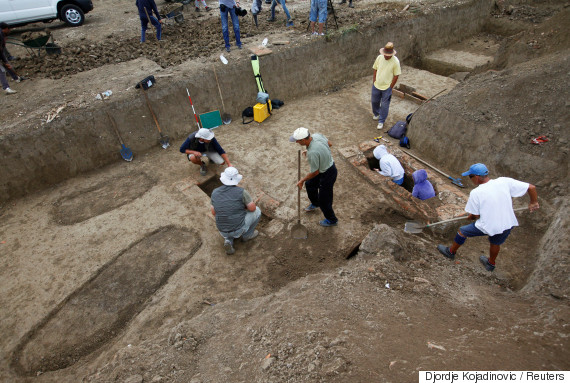 Αρχαιολόγοι προσπαθούν να αποκρυπτογραφήσουν ξόρκια σε ελληνικό αλφάβητο και σκελετούς 2.000 χρόνων στη Σερβία (φωτό)  